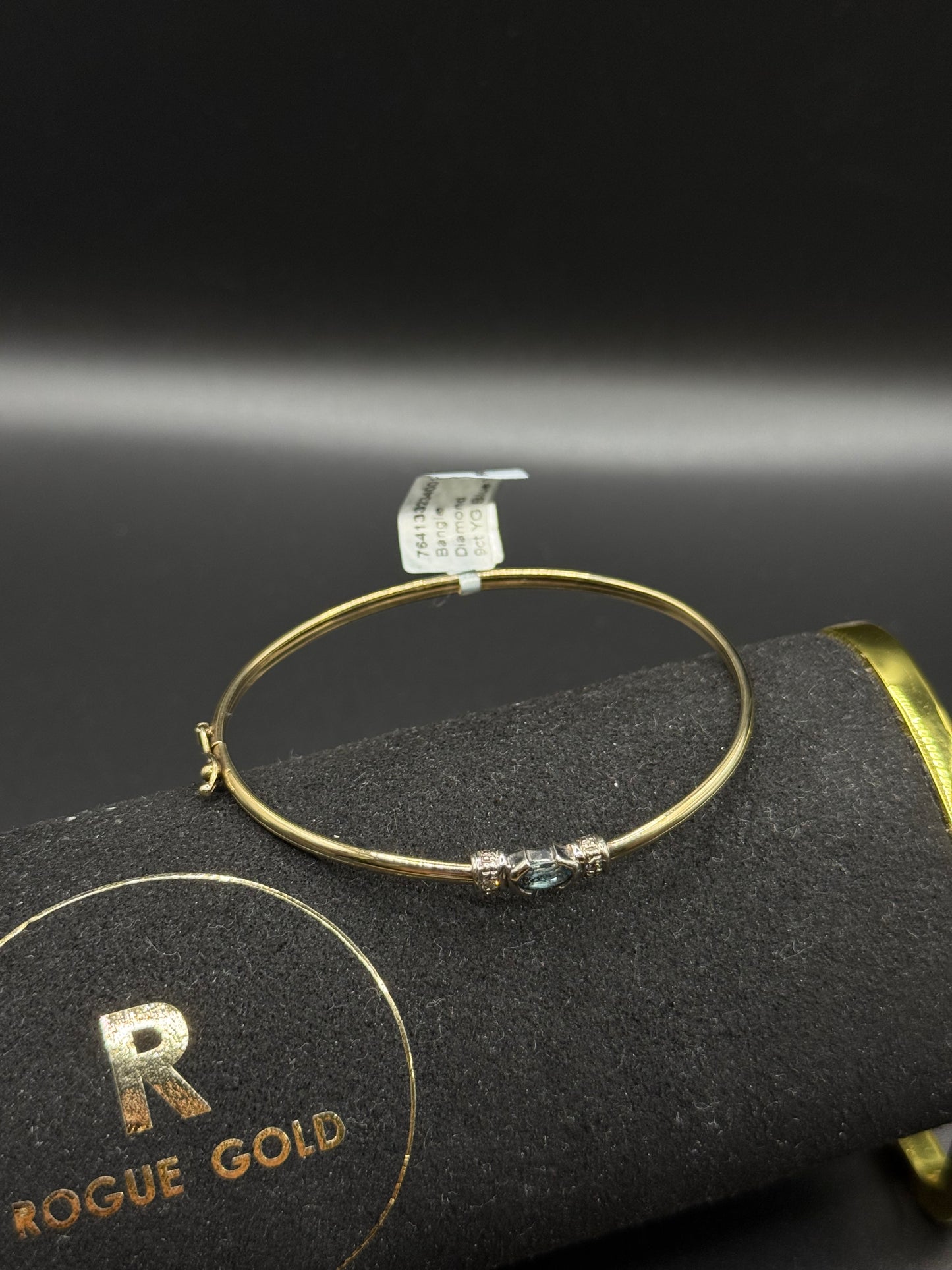 LADIES BANGLE ‘TOPAZ’ 9CT