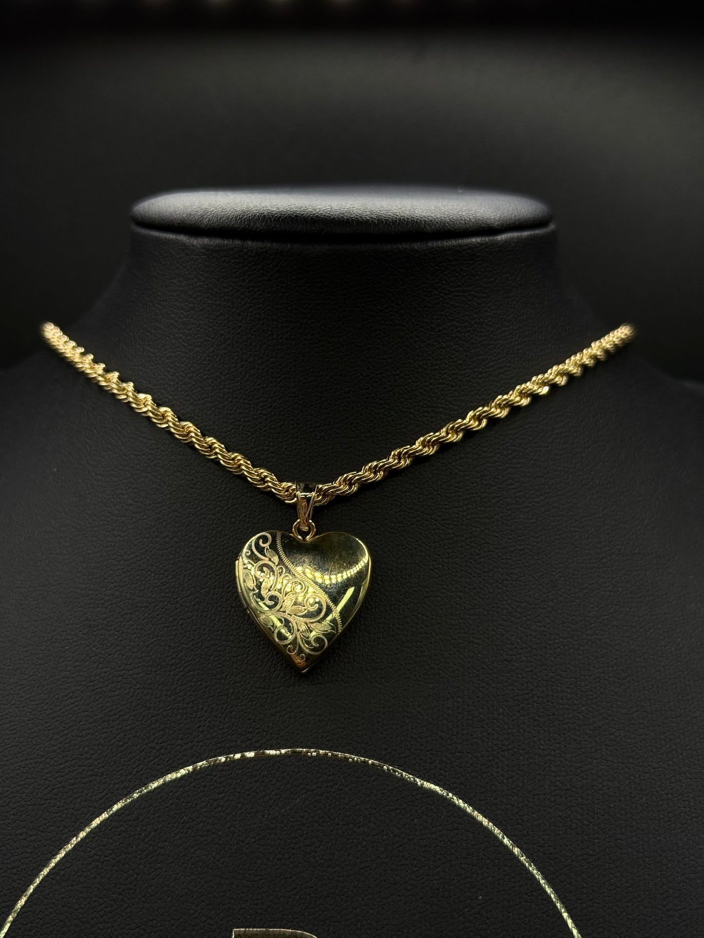 9CT LOCKET PENDANT