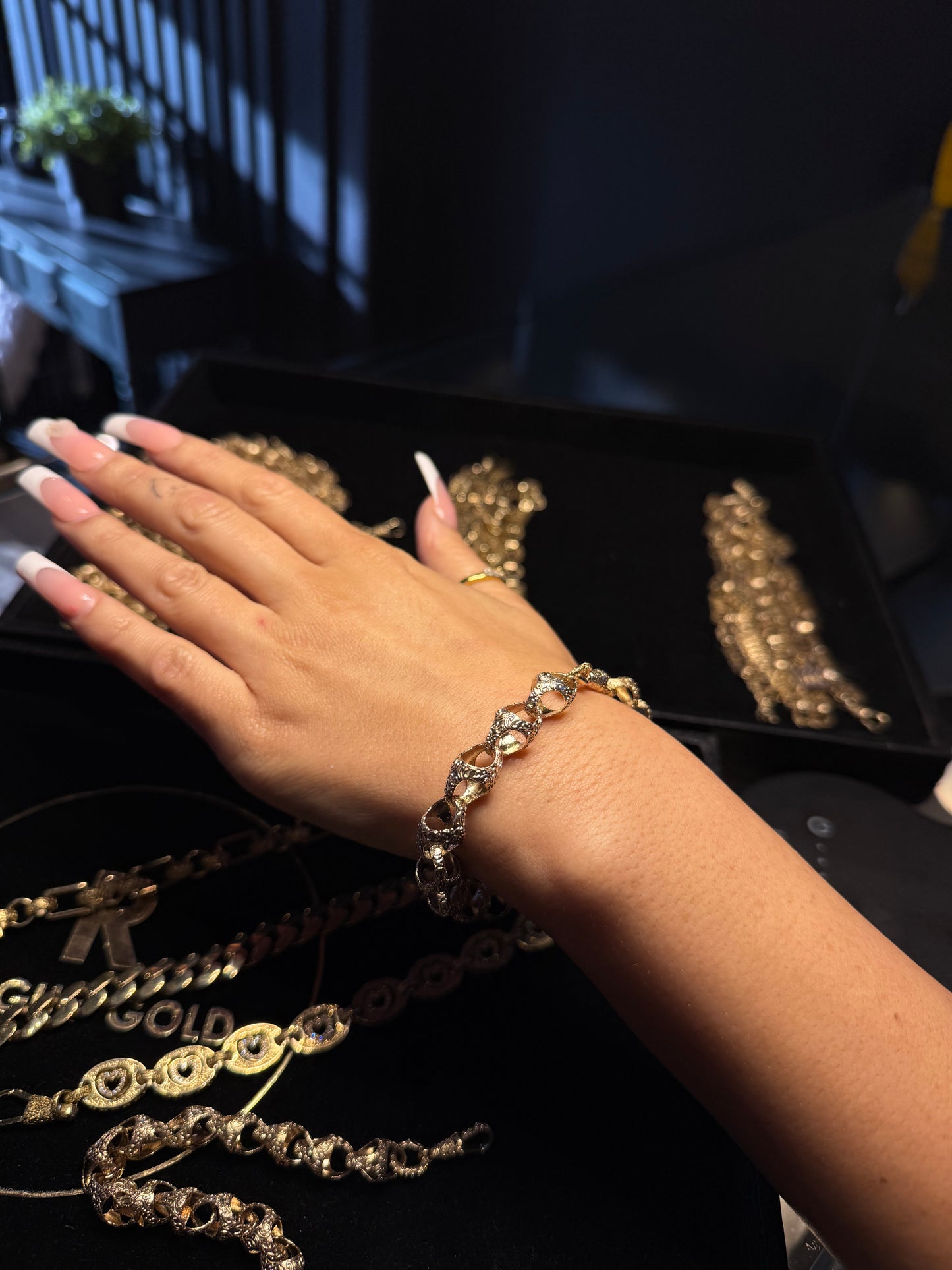 8.5” - 10mm ACORN BRACELET - 9ct Gold